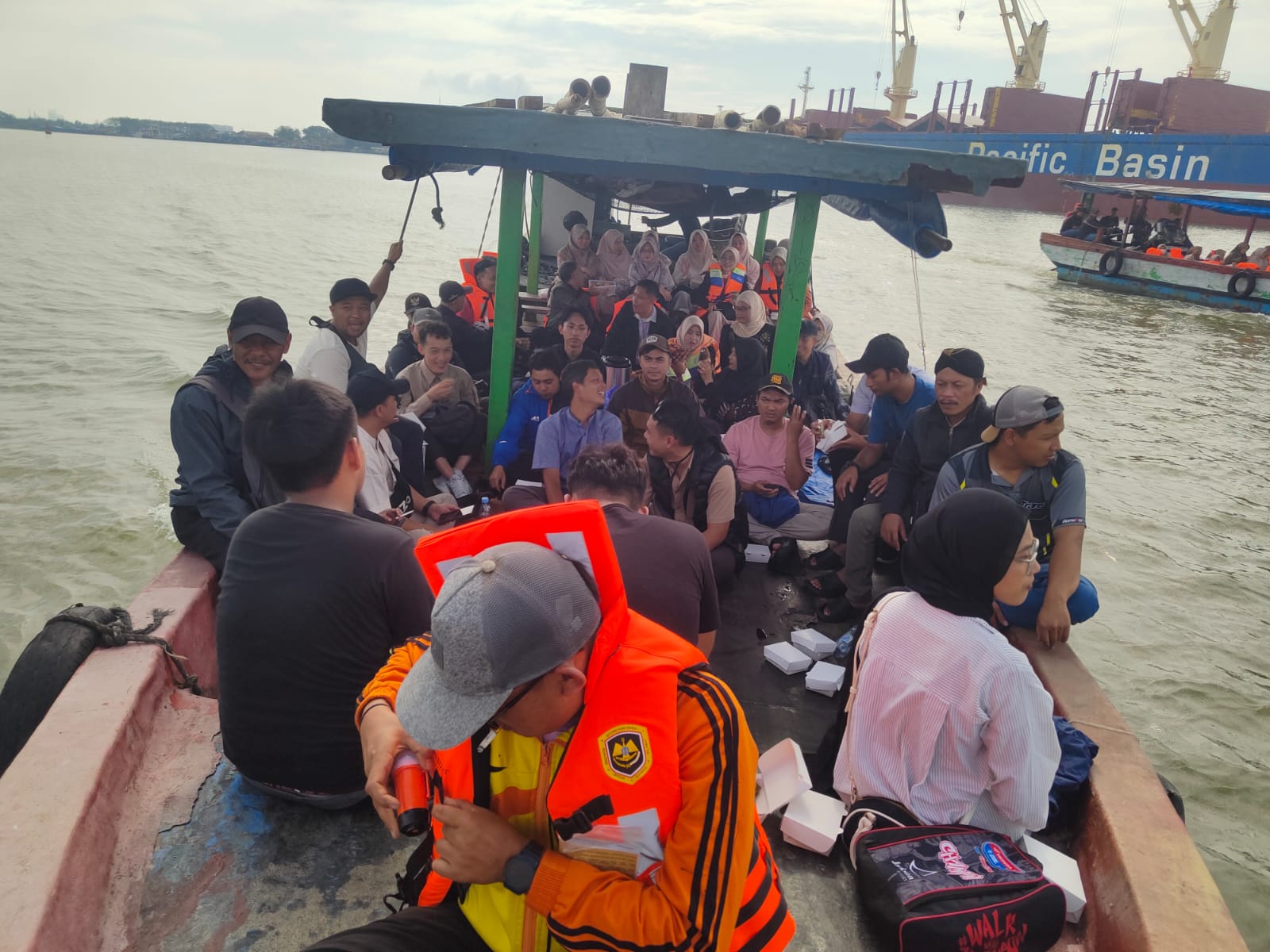 Mengantar Pemimpin Baru, Rombongan SMAN 1 Karangkobar Tempuh Perjalanan Penuh Keindahan